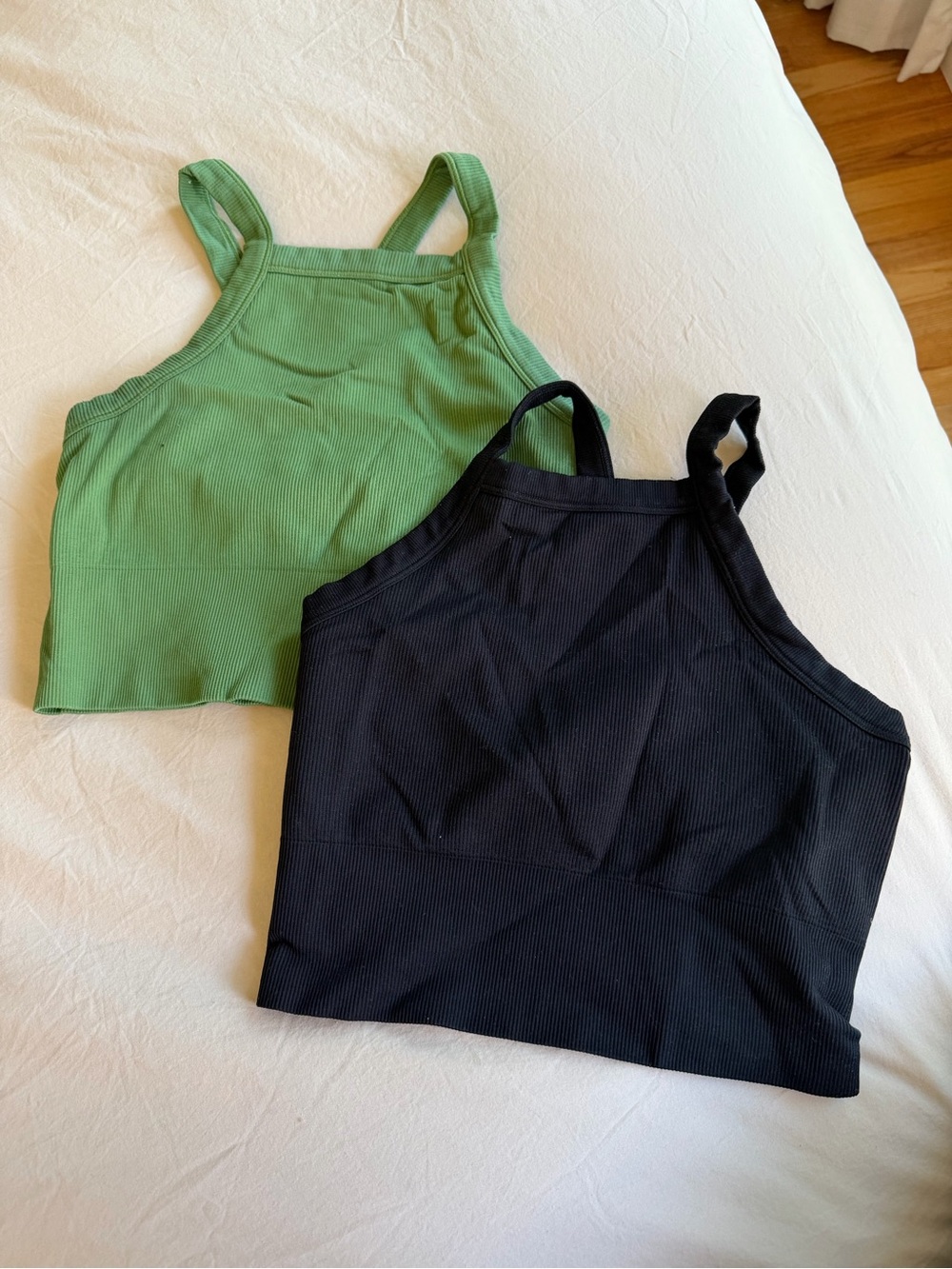 Athleta Ribbed Crop Tank Tops in Green and Black (Aurora seamless tanks)